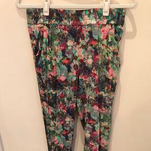Floral High-Waisted Capri Pants
